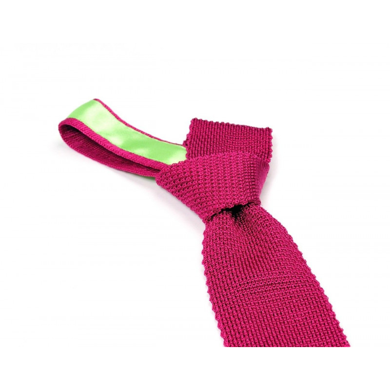 Fuchsia knitted tie