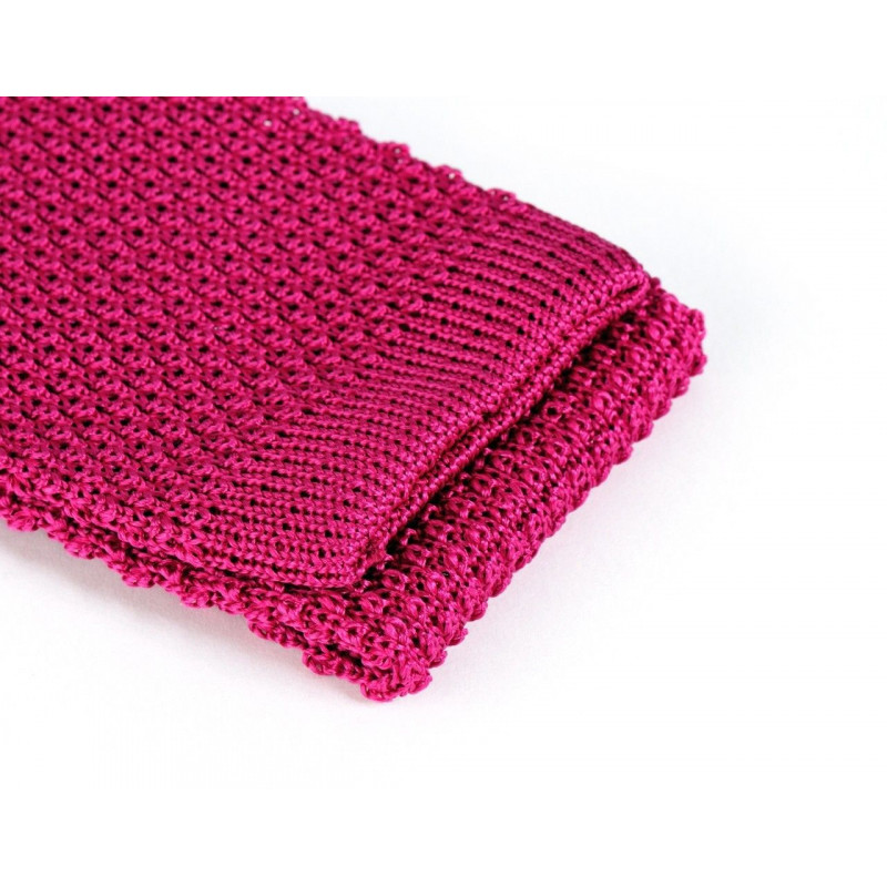 Fuchsia knitted tie