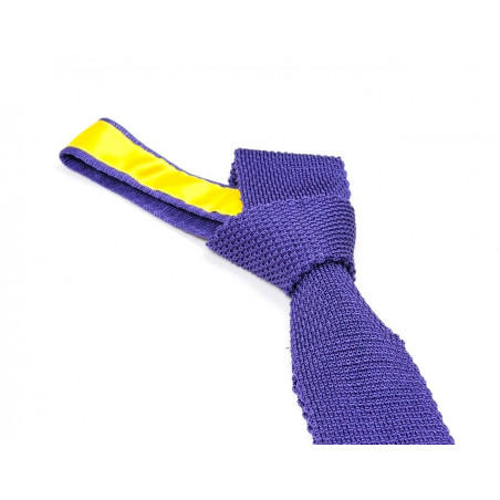 Mauve knitted tie