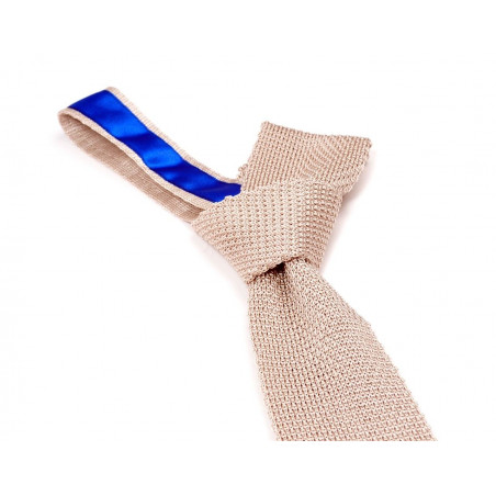 Pearl grey knitted tie
