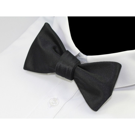 Self-tie bow tie