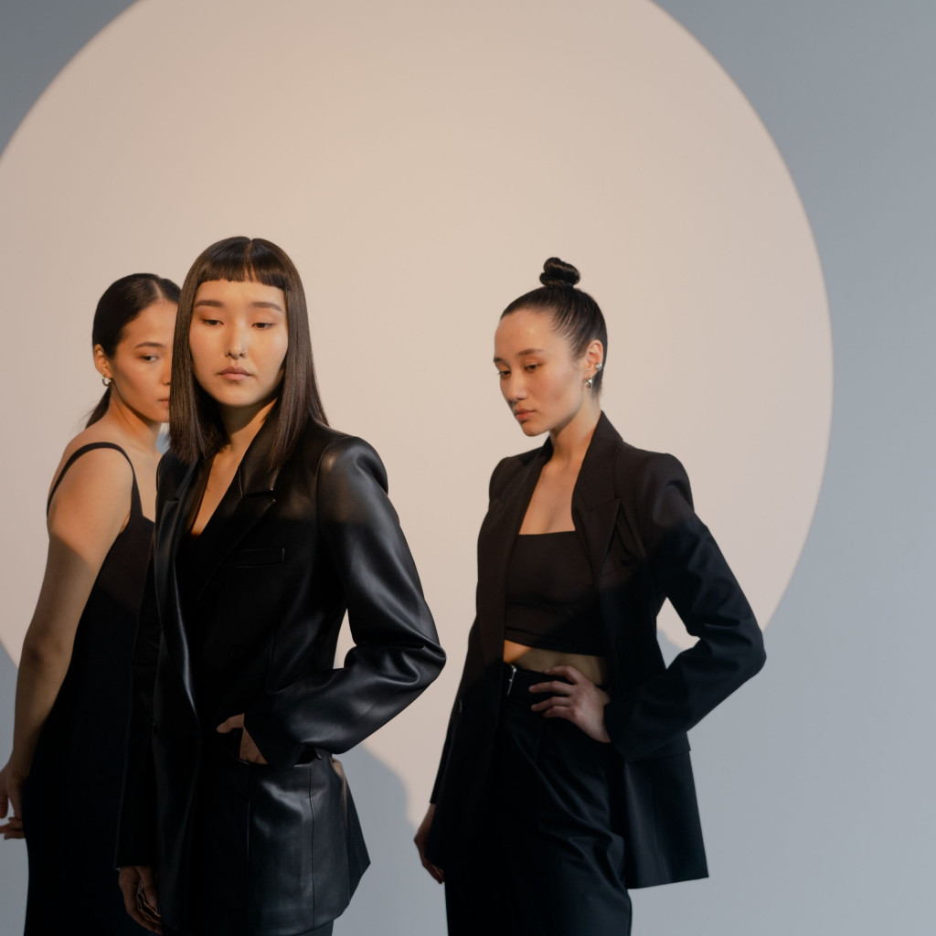 Comment répéter ses vêtements sans que ça se voie : secrets des modeuses